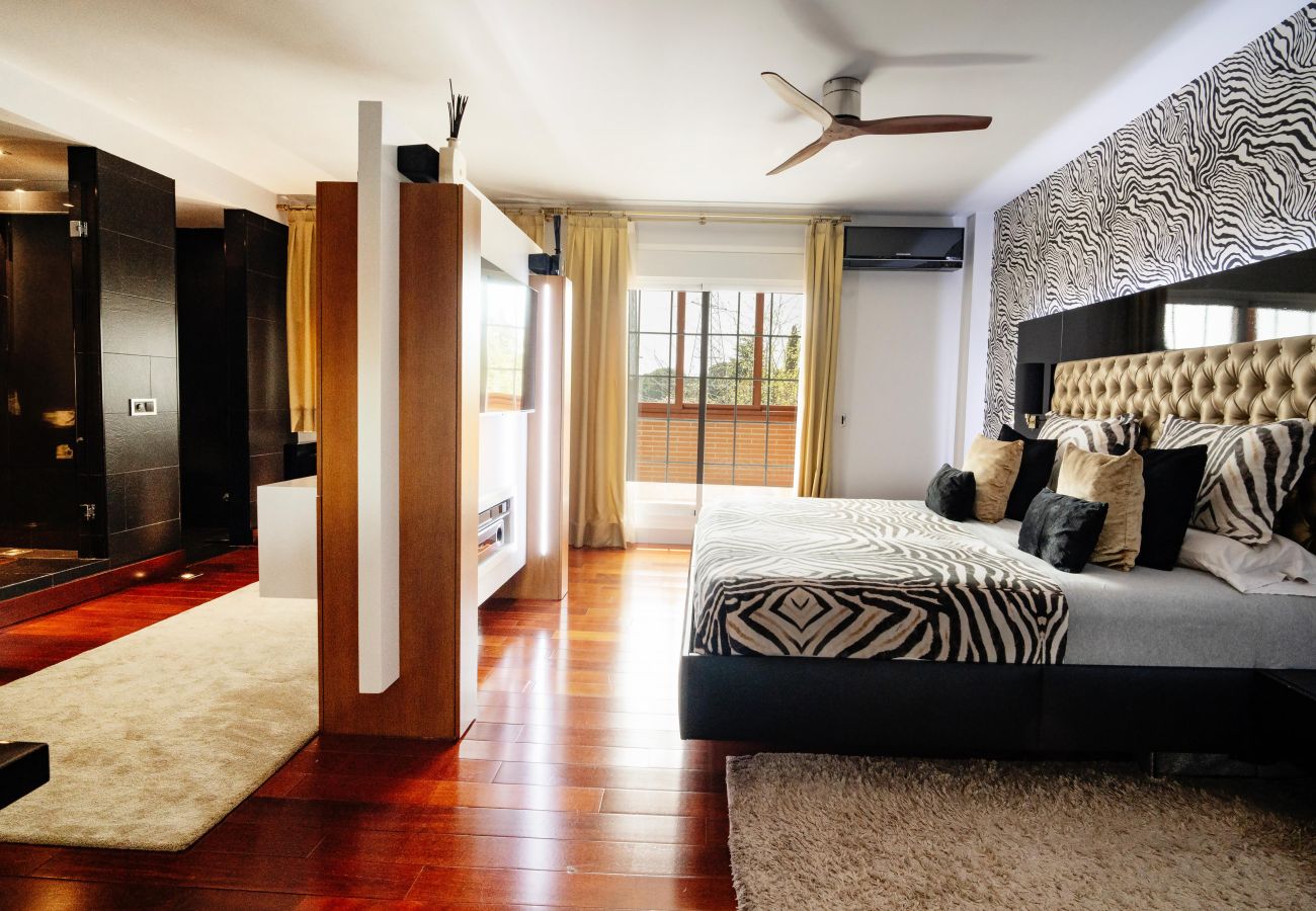 Chalet à Pozuelo de Alarcón - M (TAJ13) Madrid – Chalet de Lujo con Piscina, Gim