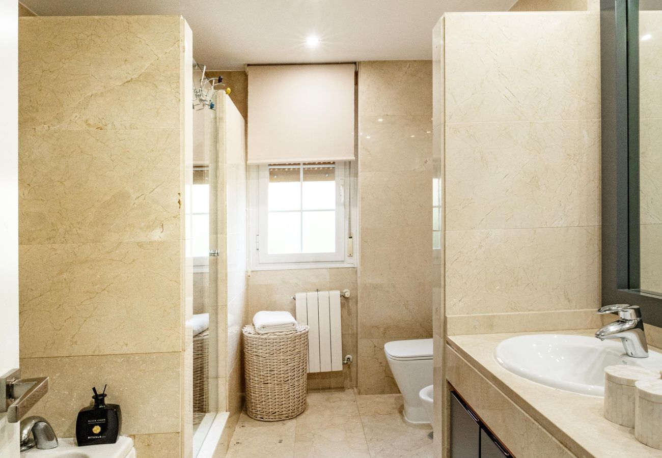 Chalet à Pozuelo de Alarcón - M (TAJ13) Madrid – Chalet de Lujo con Piscina, Gim