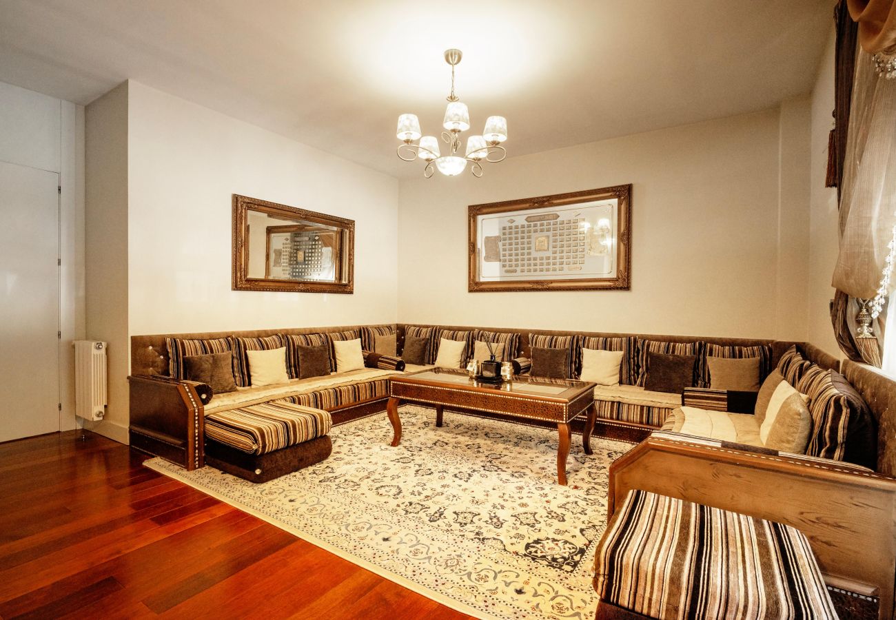 Chalet à Pozuelo de Alarcón - M (TAJ13) Madrid – Chalet de Lujo con Piscina, Gim