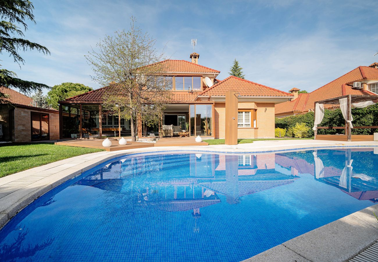 Chalet à Pozuelo de Alarcón - M (TAJ13) Madrid – Chalet de Lujo con Piscina, Gim
