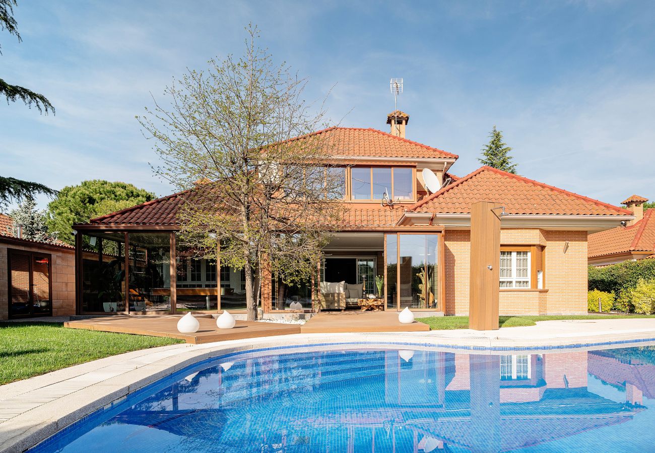 Chalet à Pozuelo de Alarcón - M (TAJ13) Madrid – Chalet de Lujo con Piscina, Gim