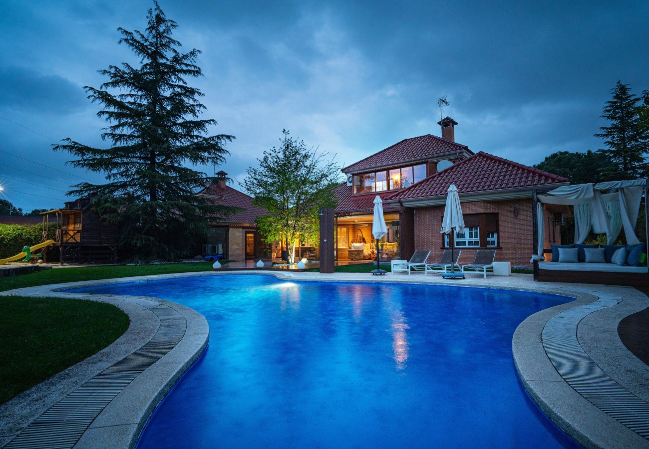 Chalet à Pozuelo de Alarcón - M (TAJ13) Madrid – Chalet de Lujo con Piscina, Gim