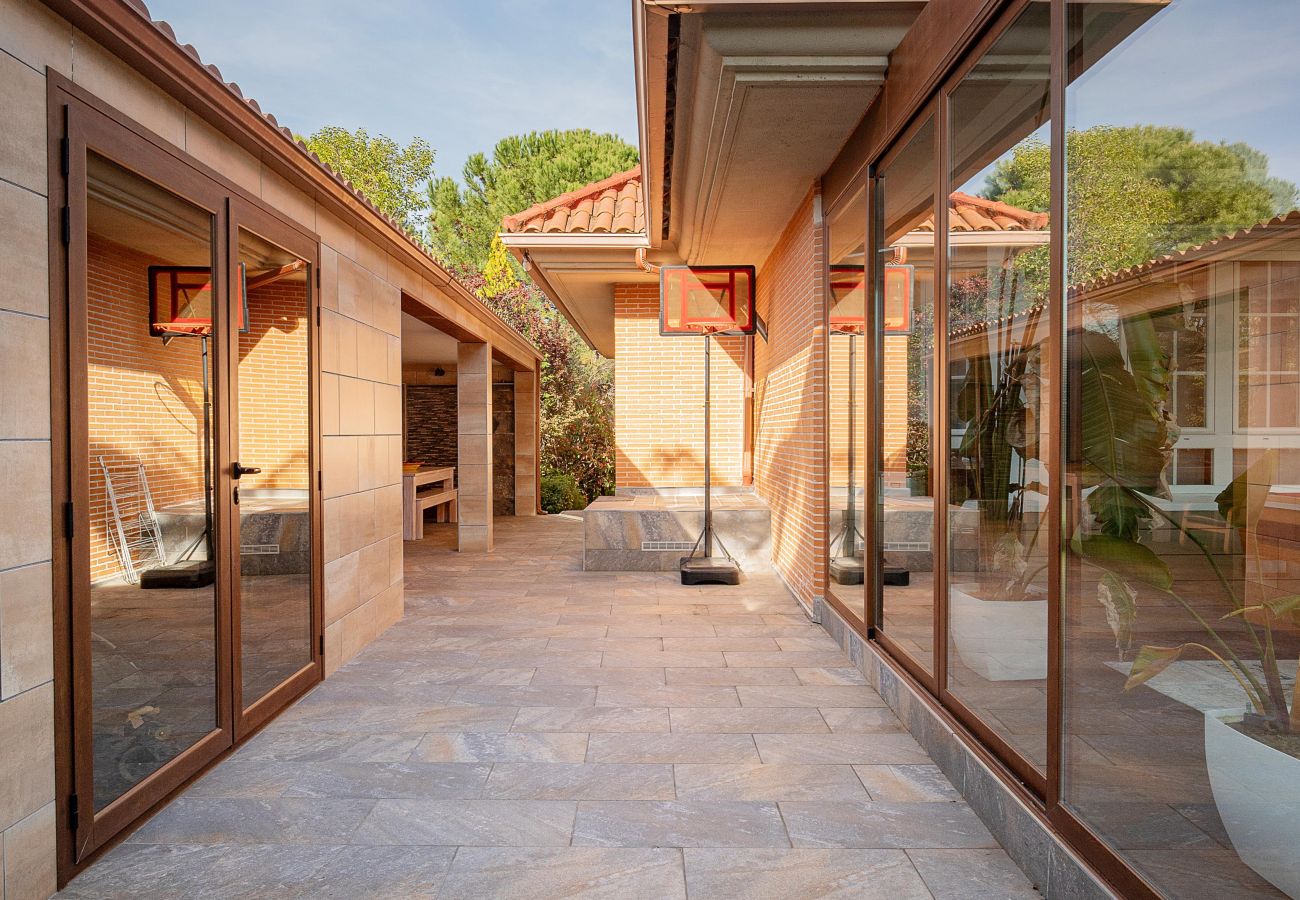 Chalet à Pozuelo de Alarcón - M (TAJ13) Madrid – Chalet de Lujo con Piscina, Gim