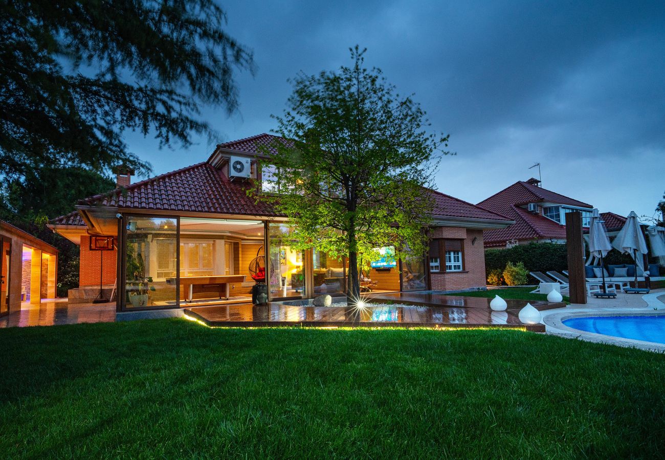 Chalet à Pozuelo de Alarcón - M (TAJ13) Madrid – Chalet de Lujo con Piscina, Gim