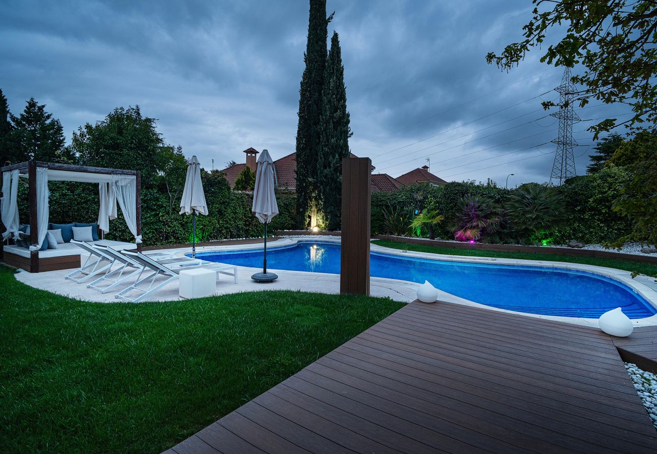 Chalet à Pozuelo de Alarcón - M (TAJ13) Madrid – Chalet de Lujo con Piscina, Gim