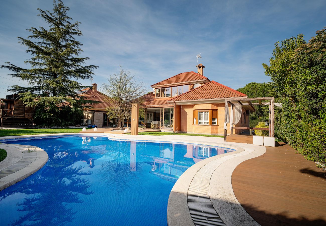 Chalet à Pozuelo de Alarcón - M (TAJ13) Madrid – Chalet de Lujo con Piscina, Gim