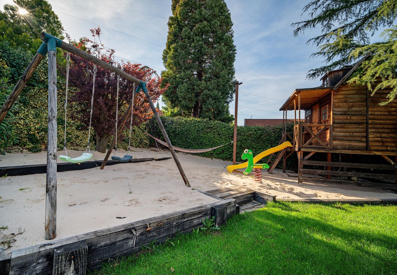 Chalet à Pozuelo de Alarcón - M (TAJ13) Madrid – Chalet de Lujo con Piscina, Gim