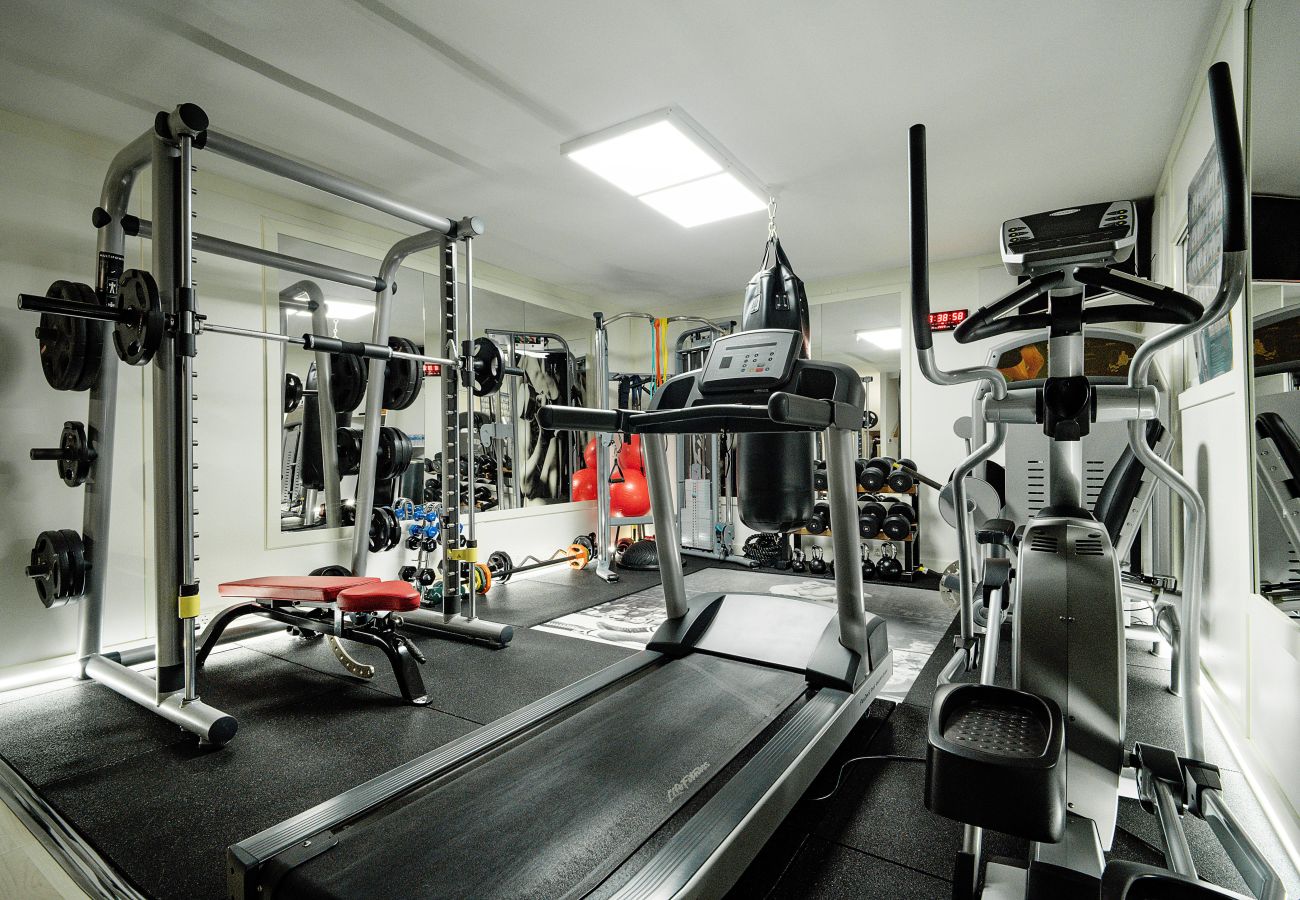 Chalet à Pozuelo de Alarcón - M (TAJ13) Madrid – Chalet de Lujo con Piscina, Gim