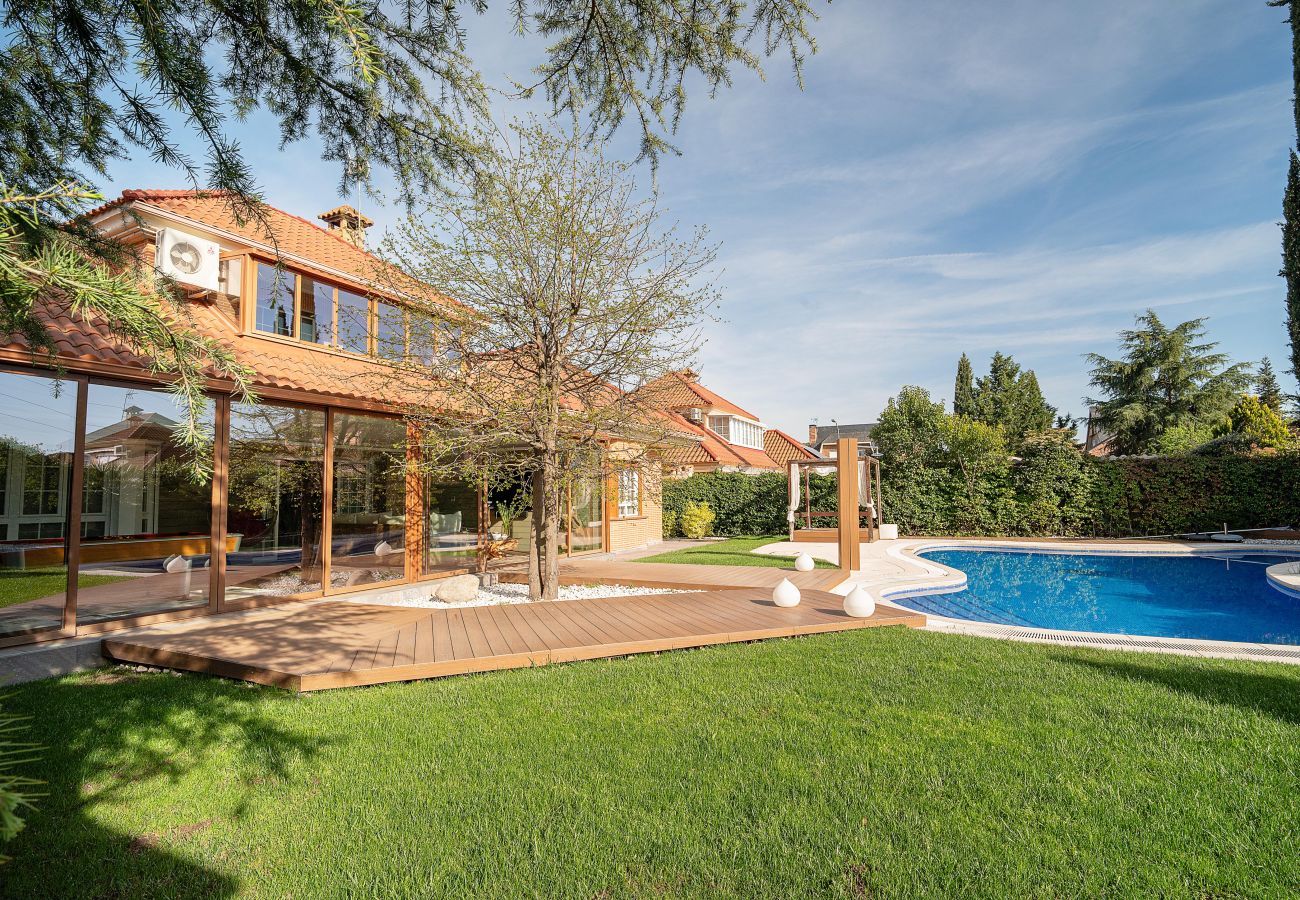 Chalet à Pozuelo de Alarcón - M (TAJ13) Madrid – Chalet de Lujo con Piscina, Gim