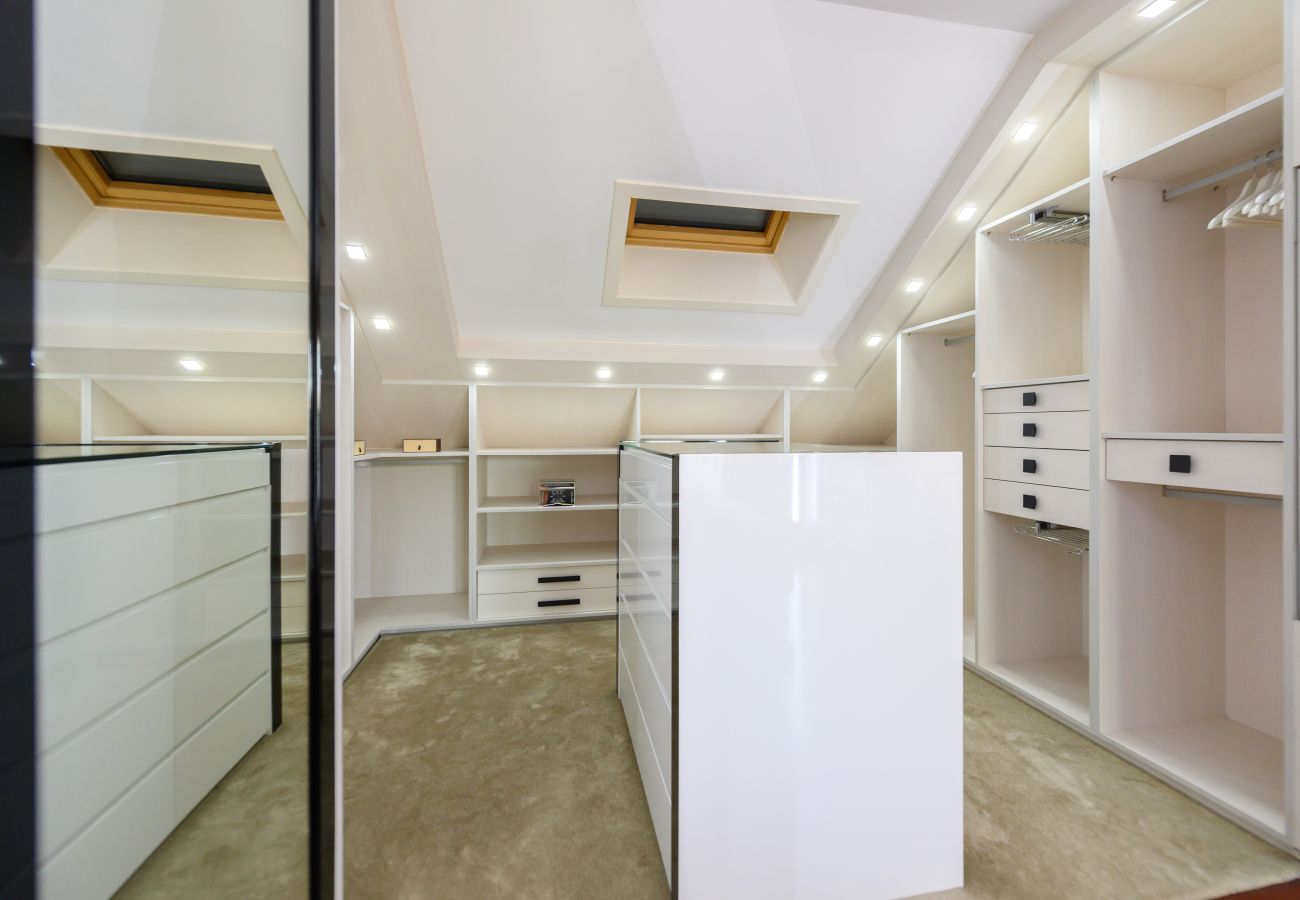 Chalet à Villaviciosa de Odón - M (TAJ13) Madrid – Chalet de Lujo con Piscina, Gim