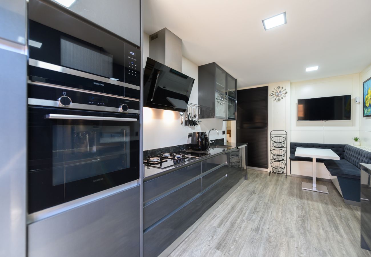 Chalet à Villaviciosa de Odón - M (TAJ13) Madrid – Chalet de Lujo con Piscina, Gim