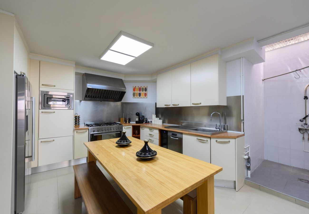 Chalet à Villaviciosa de Odón - M (TAJ13) Madrid – Chalet de Lujo con Piscina, Gim