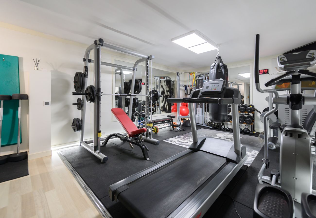 Chalet à Villaviciosa de Odón - M (TAJ13) Madrid – Chalet de Lujo con Piscina, Gim