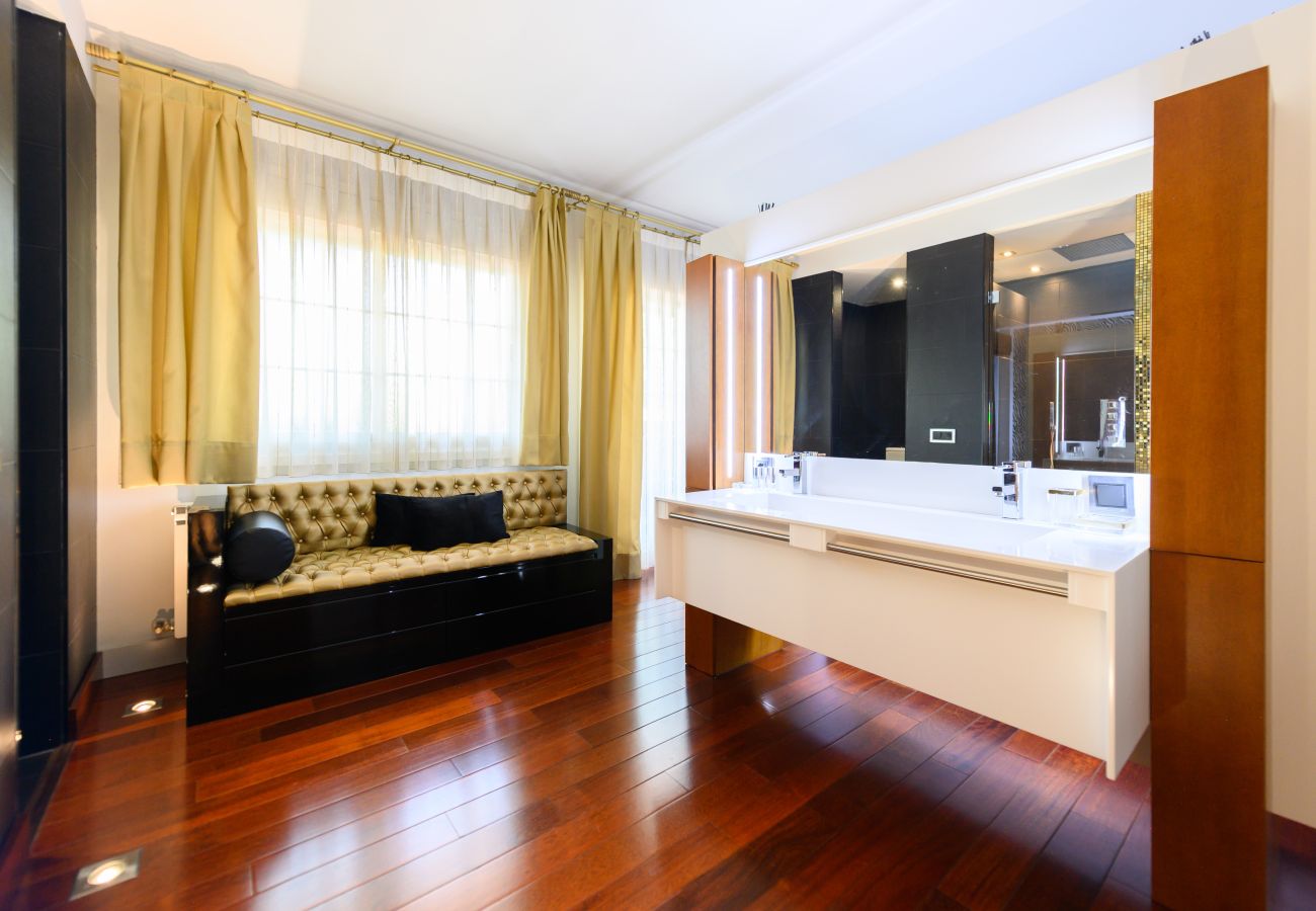 Chalet à Villaviciosa de Odón - M (TAJ13) Madrid – Chalet de Lujo con Piscina, Gim