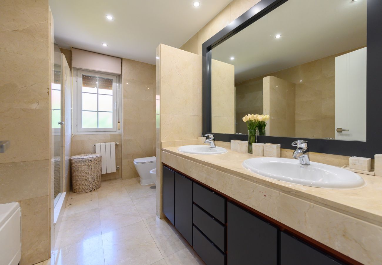 Chalet à Villaviciosa de Odón - M (TAJ13) Madrid – Chalet de Lujo con Piscina, Gim