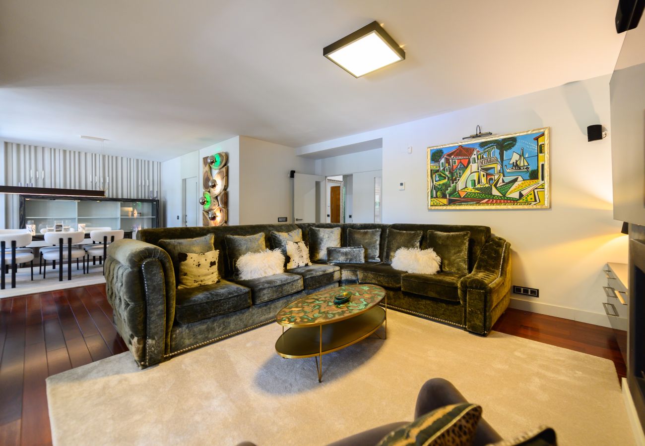 Chalet à Villaviciosa de Odón - M (TAJ13) Madrid – Chalet de Lujo con Piscina, Gim