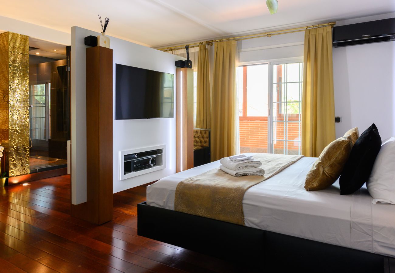 Chalet à Villaviciosa de Odón - M (TAJ13) Madrid – Chalet de Lujo con Piscina, Gim
