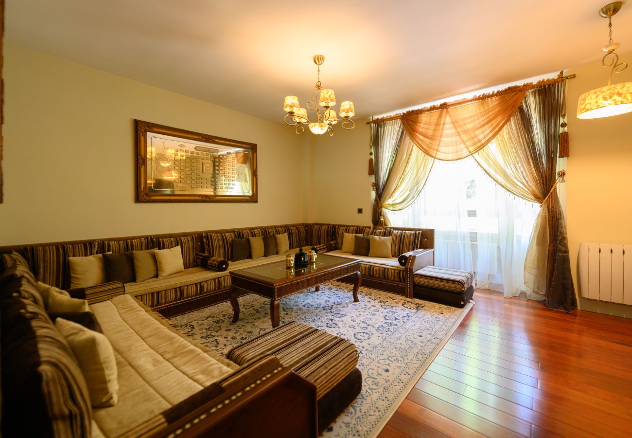 Chalet à Villaviciosa de Odón - M (TAJ13) Madrid – Chalet de Lujo con Piscina, Gim