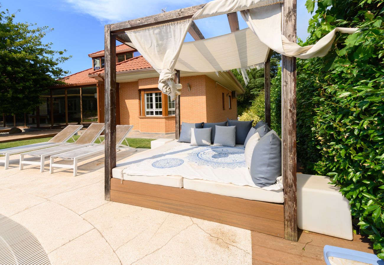 Chalet à Villaviciosa de Odón - M (TAJ13) Madrid – Chalet de Lujo con Piscina, Gim