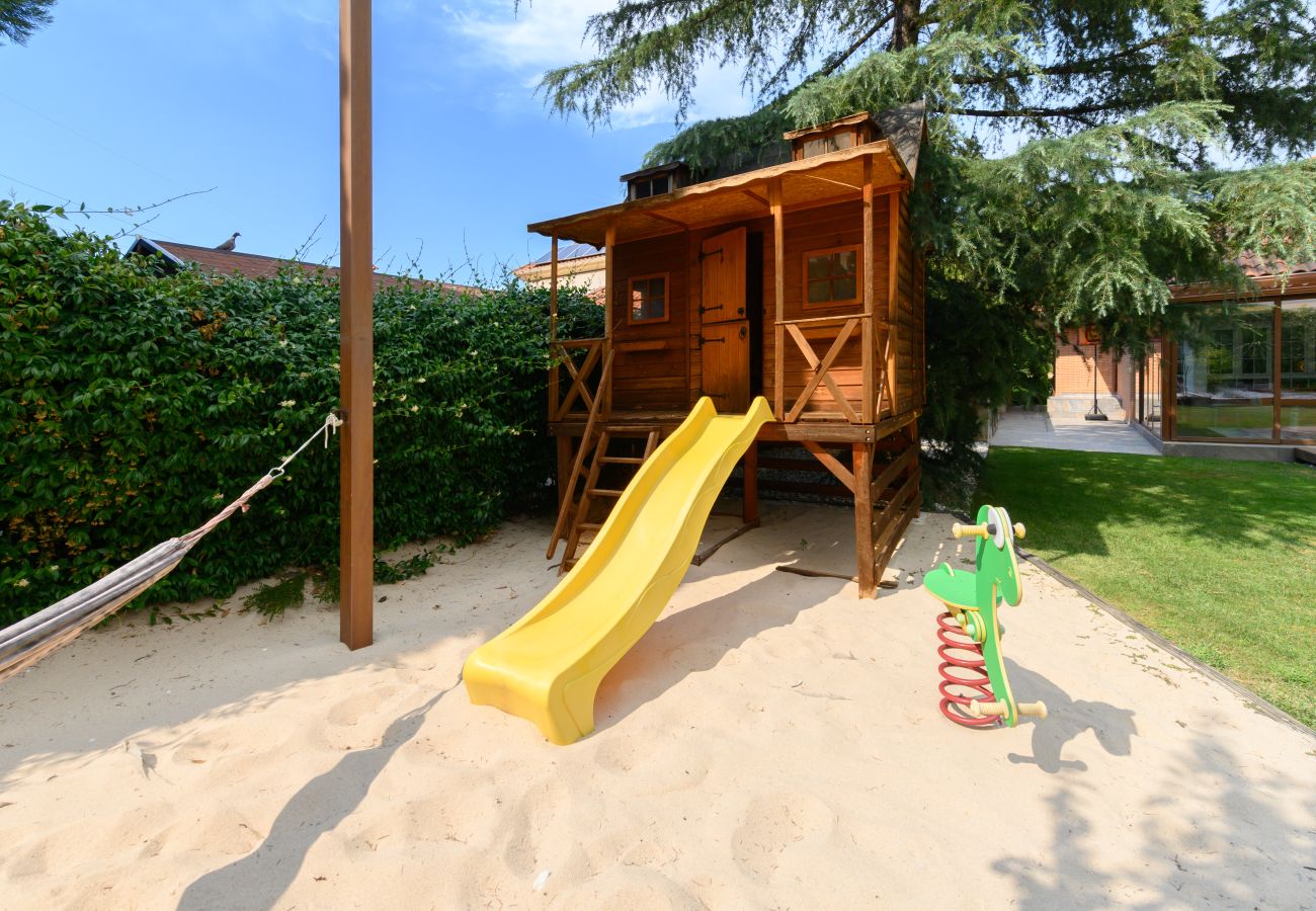 Chalet à Villaviciosa de Odón - M (TAJ13) Madrid – Chalet de Lujo con Piscina, Gim