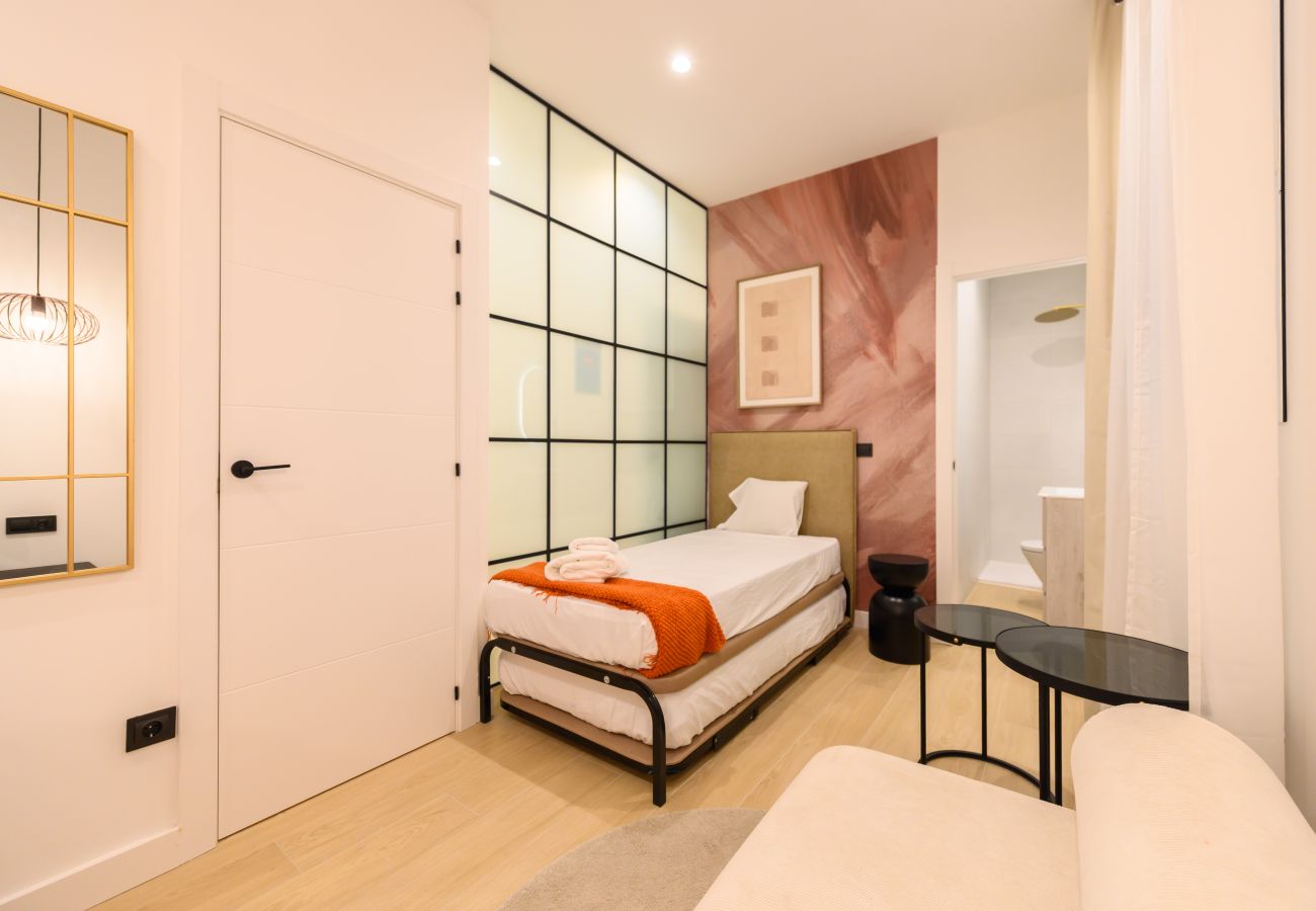 Appartement à Madrid - M (AGU230)Tu hogar en la ciudad: piso de 3 habita