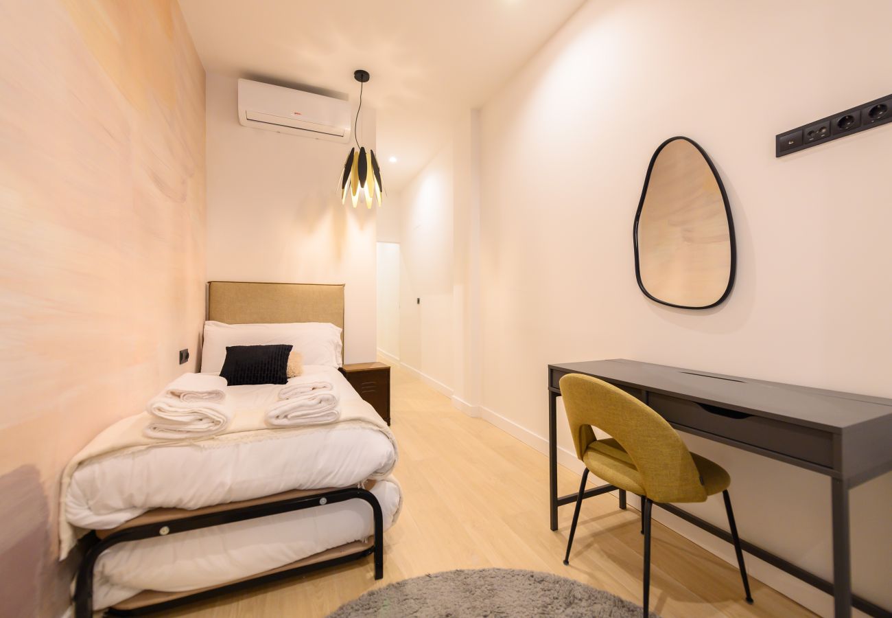 Appartement à Madrid - M (AGU230)Tu hogar en la ciudad: piso de 3 habita