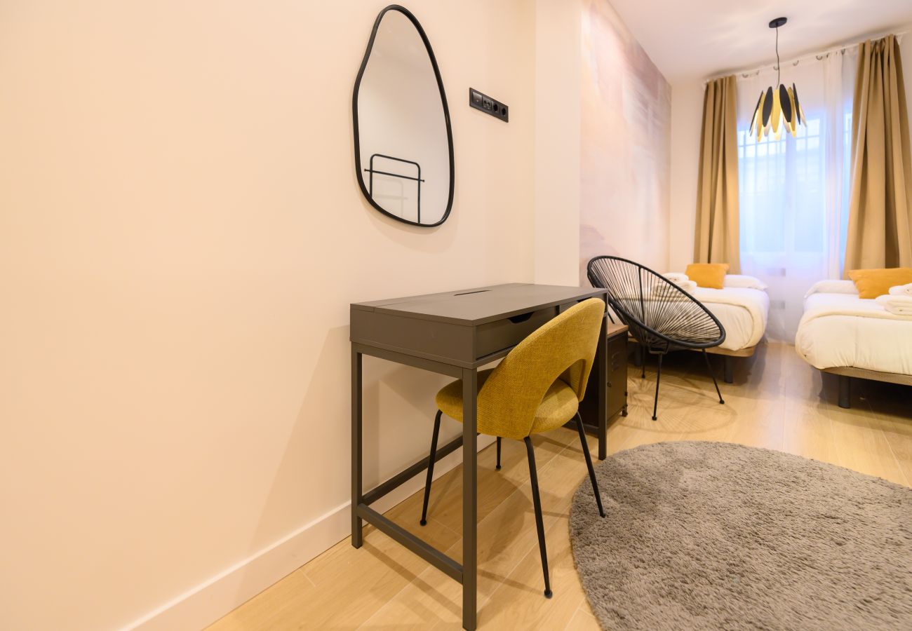 Appartement à Madrid - M (AGU230)Tu hogar en la ciudad: piso de 3 habita