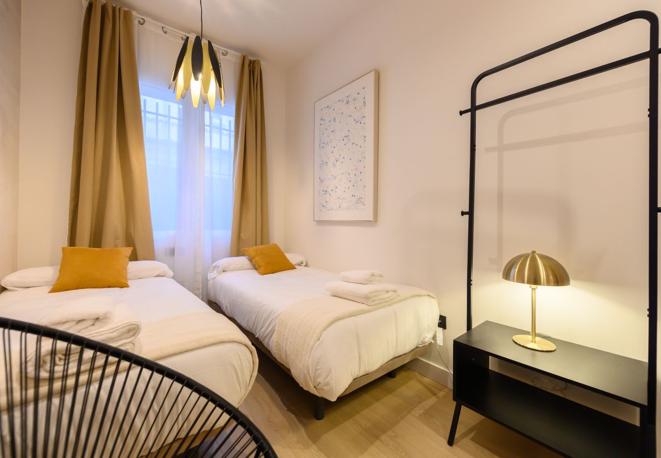 Appartement à Madrid - M (AGU230)Tu hogar en la ciudad: piso de 3 habita