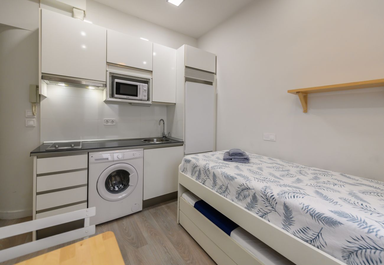 Studio à Madrid - M (CLC932I) Estudio en el Corazón del Barrio de Sa