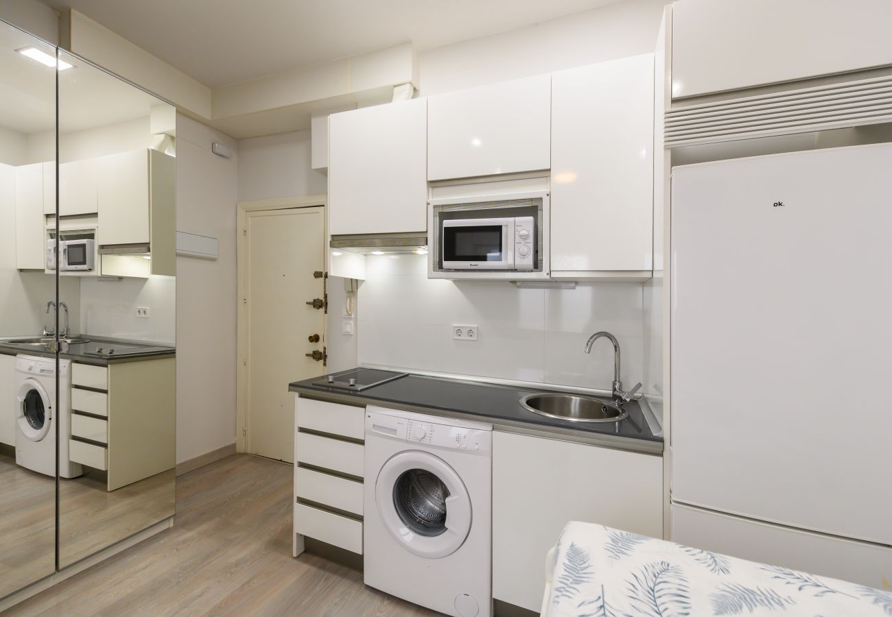 Studio à Madrid - M (CLC932I) Estudio en el Corazón del Barrio de Sa