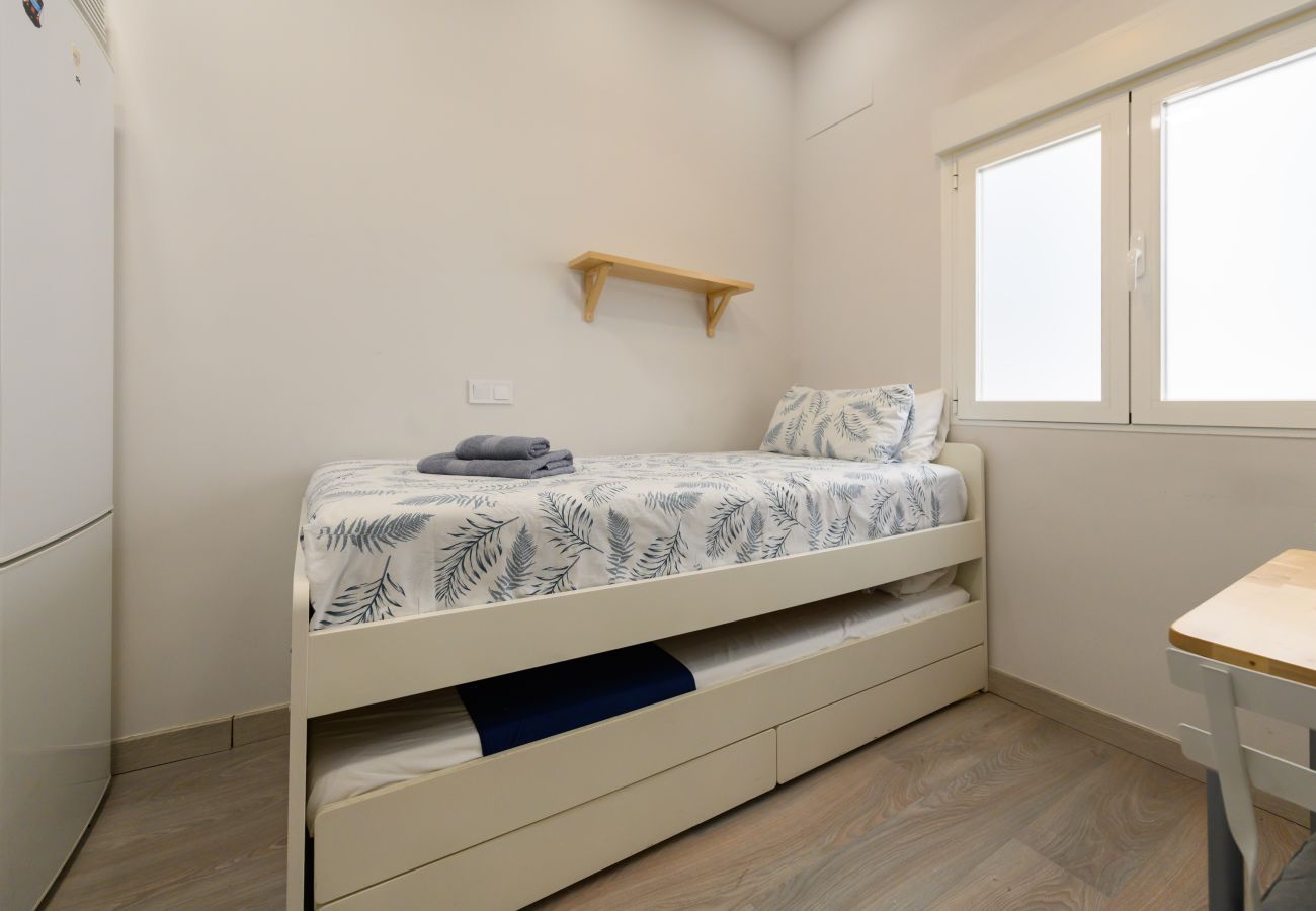 Studio à Madrid - M (CLC932I) Estudio en el Corazón del Barrio de Sa