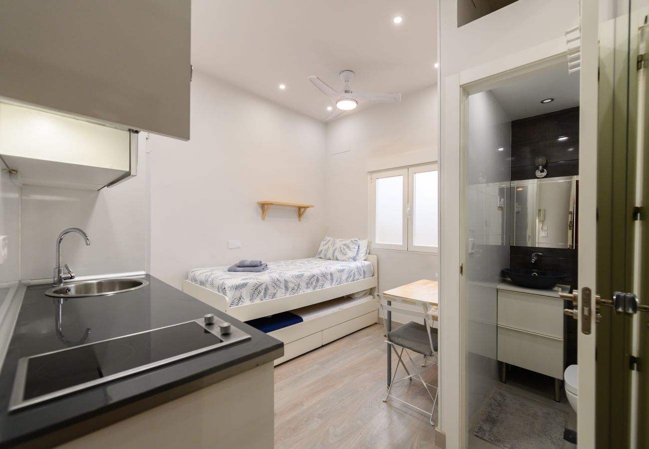 Studio à Madrid - M (CLC932I) Estudio en el Corazón del Barrio de Sa