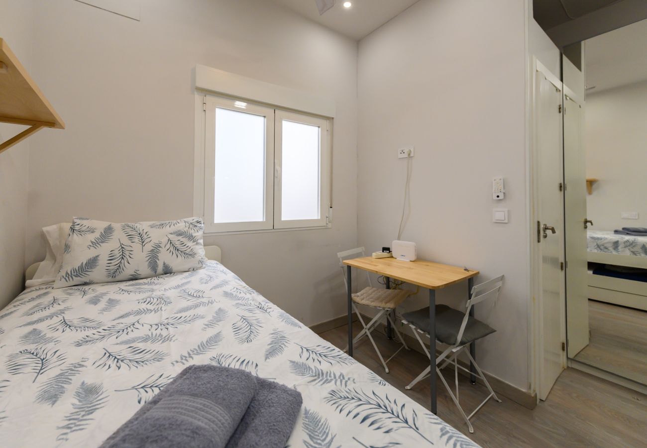 Studio à Madrid - M (CLC932I) Estudio en el Corazón del Barrio de Sa