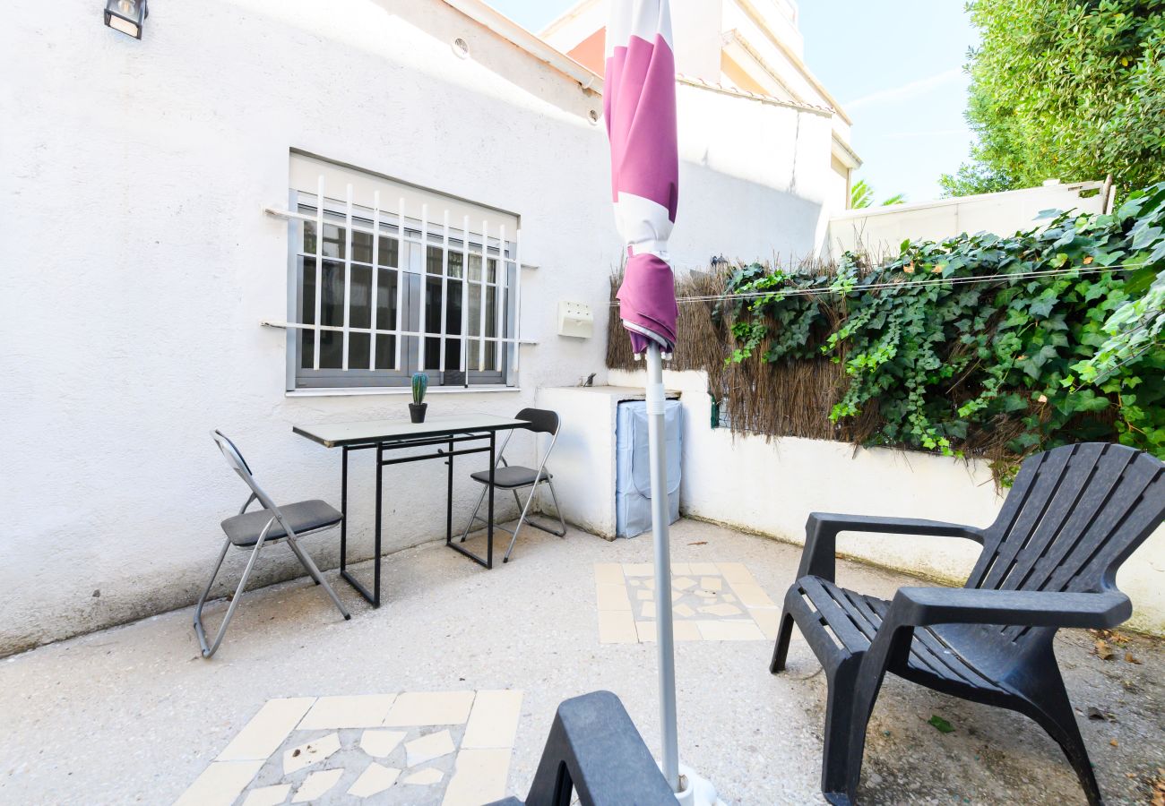 Studio à Madrid - M (SFU73)Estudio Moderno con Terraza Privada en Ma