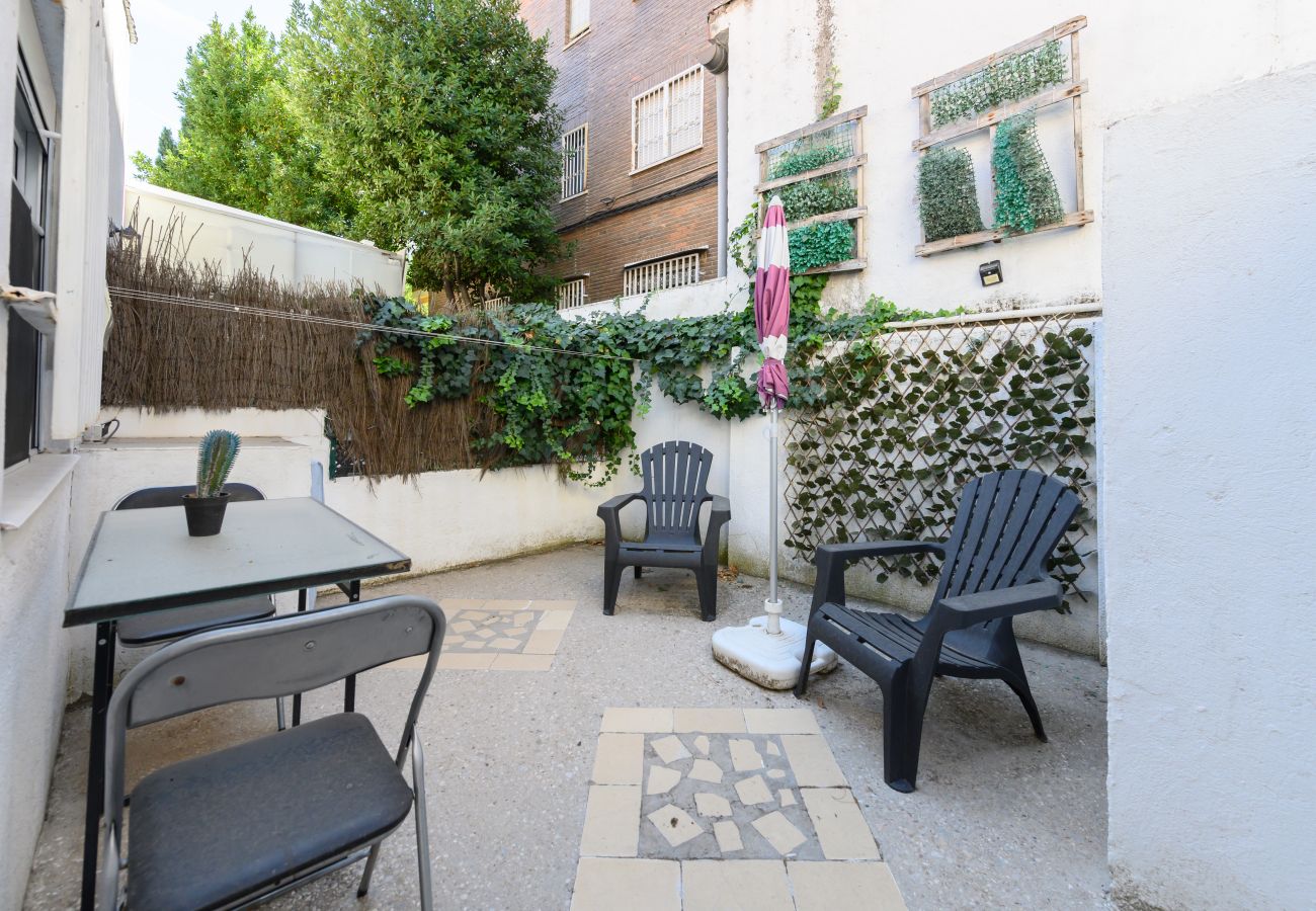 Studio à Madrid - M (SFU73)Estudio Moderno con Terraza Privada en Ma