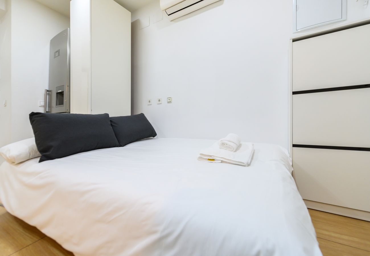 Studio à Madrid - M (EMO47BA) Acogedor estudio en Ciudad Lineal