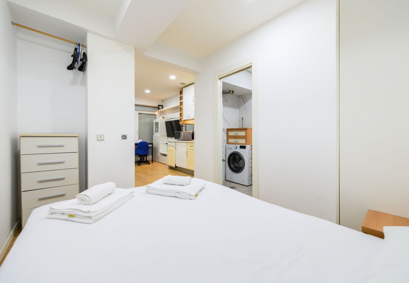 Studio à Madrid - M (EMO47BA) Acogedor estudio en Ciudad Lineal