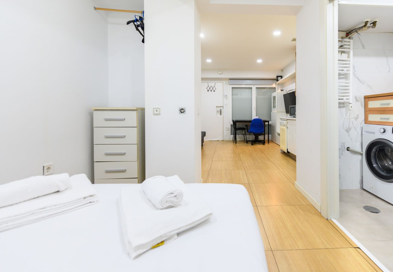 Studio à Madrid - M (EMO47BA) Acogedor estudio en Ciudad Lineal
