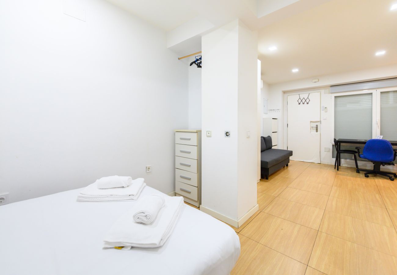 Studio à Madrid - M (EMO47BA) Acogedor estudio en Ciudad Lineal