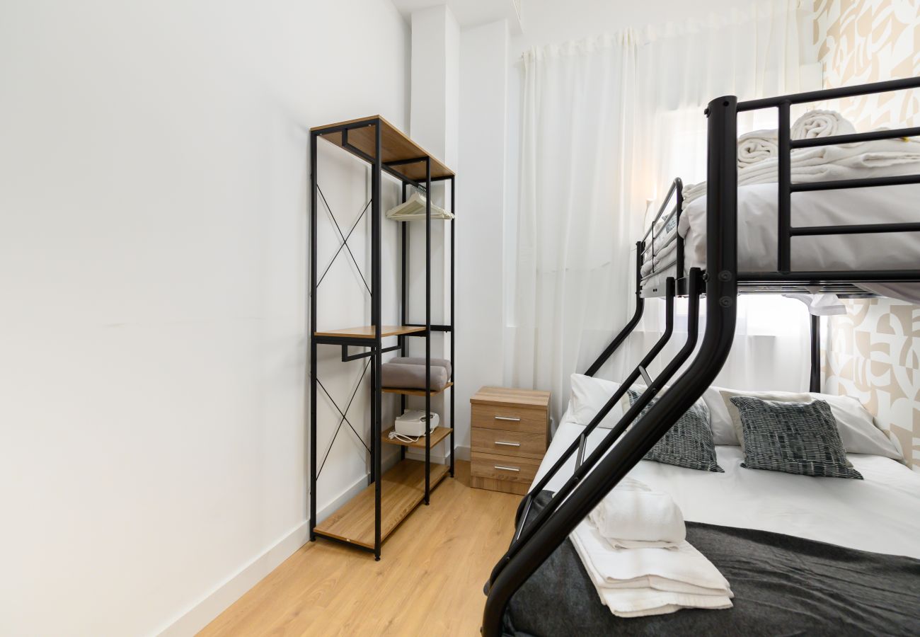 Appartement à Madrid - M (LCE3) Amplio y moderno piso de 4 dormitorios