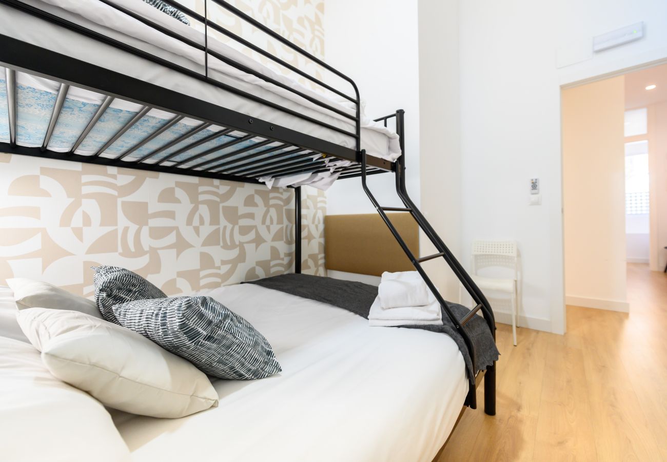 Appartement à Madrid - M (LCE3) Amplio y moderno piso de 4 dormitorios