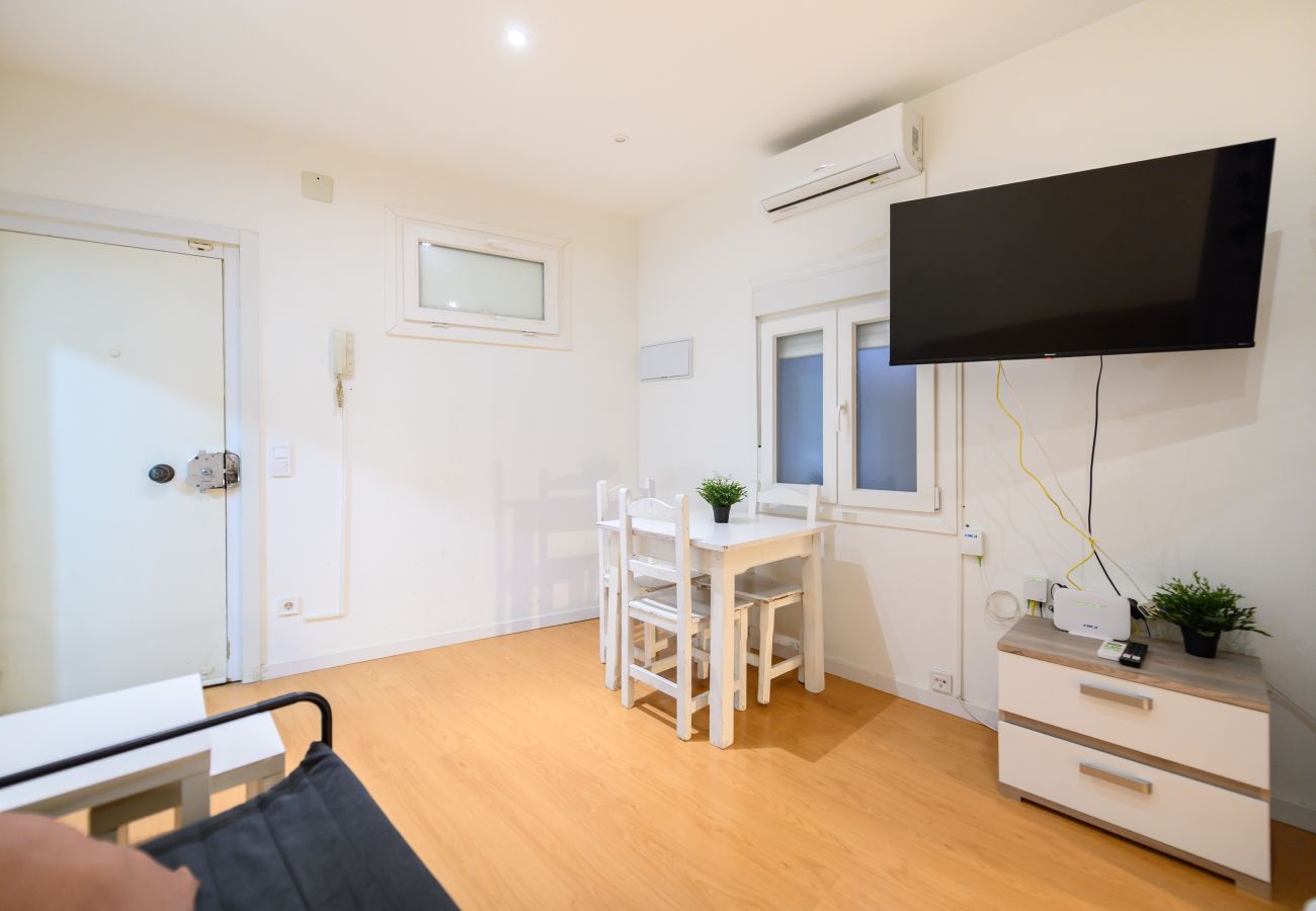 Studio à Madrid - M (ESA80E) Piso en el centro de Madrid - Malasaña