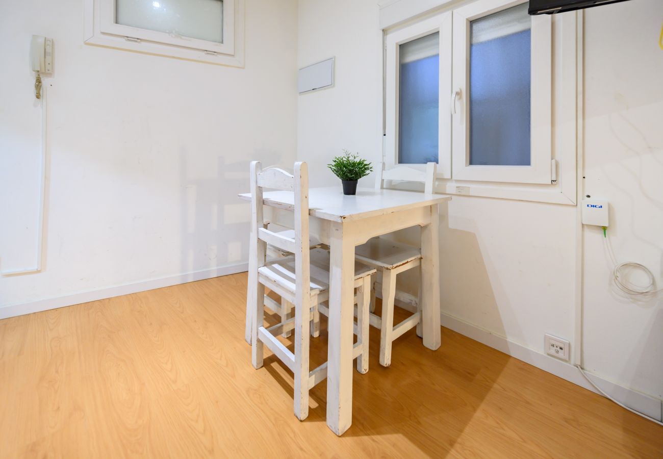 Studio à Madrid - M (ESA80E) Piso en el centro de Madrid - Malasaña