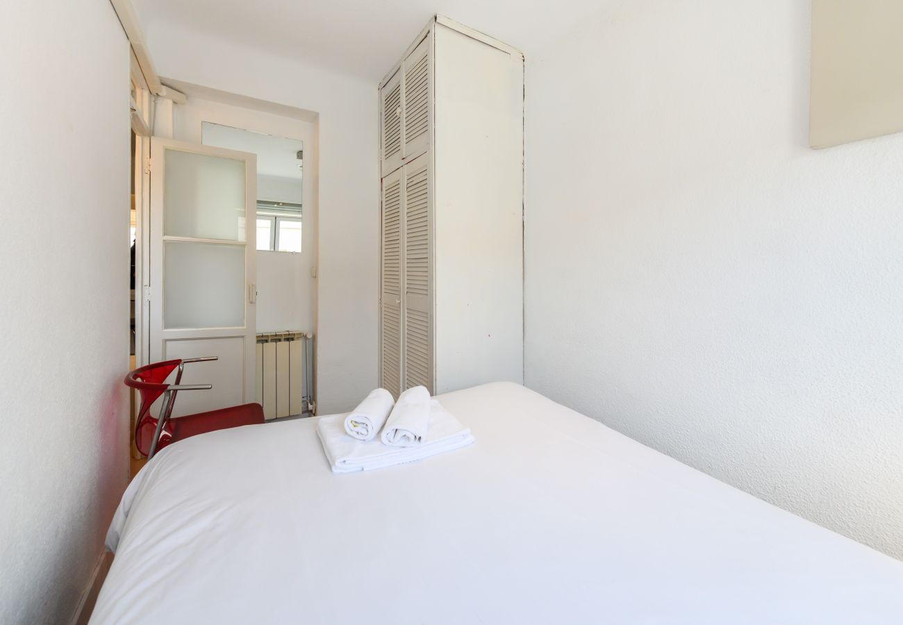Appartement à Madrid - M (POR183D) Amplio piso 2 dormitorios en La Latina