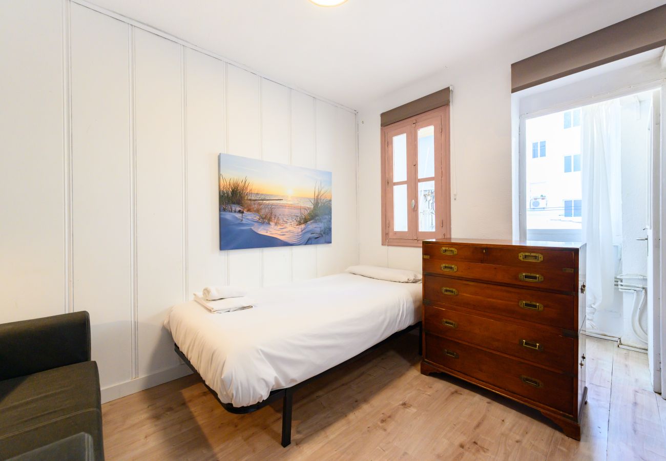 Appartement à Madrid - M (POR183D) Amplio piso 2 dormitorios en La Latina