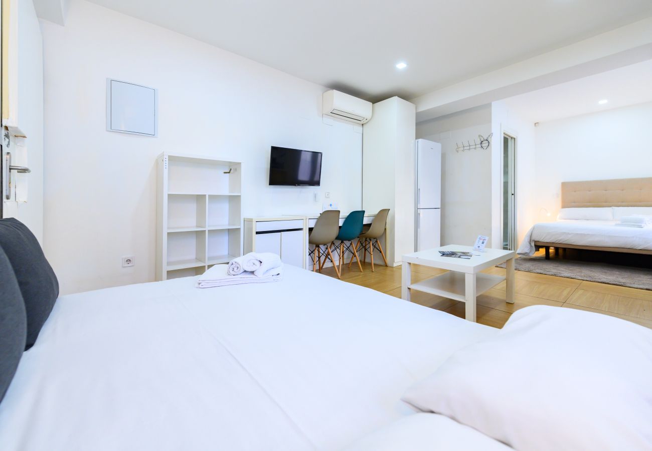 Studio à Madrid - M (EMO470B) Acogedor estudio en Ciudad Lineal