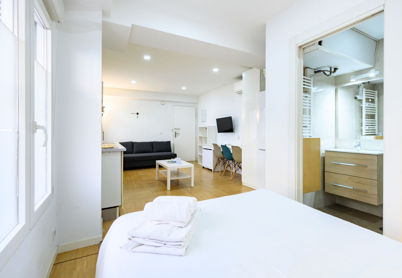 Studio à Madrid - M (EMO470B) Acogedor estudio en Ciudad Lineal