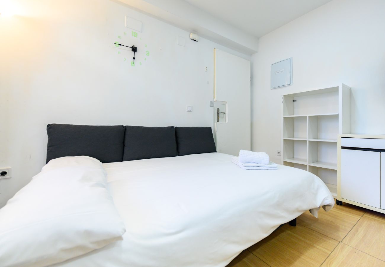 Studio à Madrid - M (EMO470B) Acogedor estudio en Ciudad Lineal