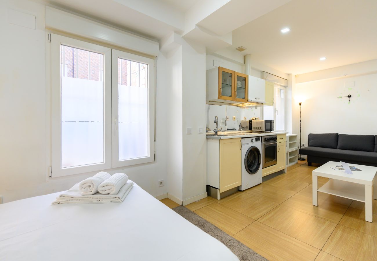 Studio à Madrid - M (EMO470B) Acogedor estudio en Ciudad Lineal