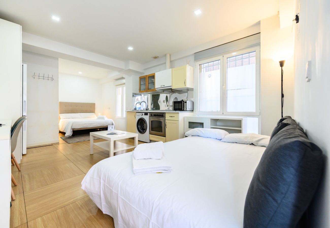 Studio à Madrid - M (EMO470B) Acogedor estudio en Ciudad Lineal
